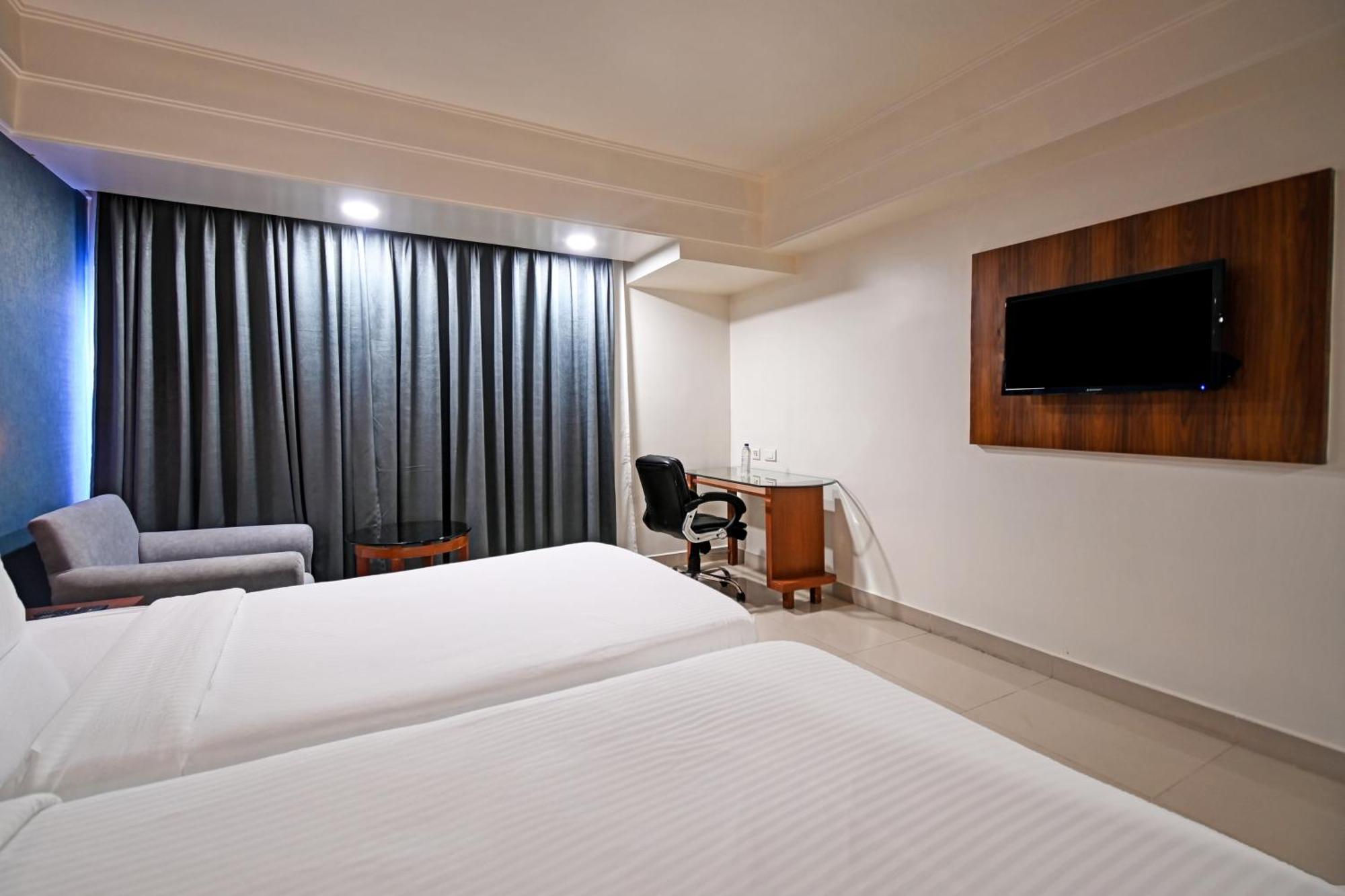Hotel Palette Madhapur Hajdarabad Zewnętrze zdjęcie